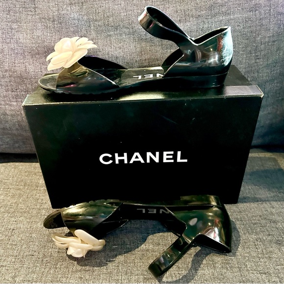 CHANEL Black, White Flower Open-Toe Jellies, S37, With Original Box & Booklet - Picture 5 of 10